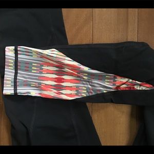 Prana leggings w/ pattern on lower legs Size S 🖤